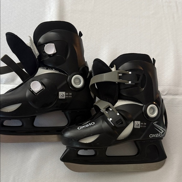 Oxelo Black and White Ice Skates. US 2.5/4 - Picture 5 of 8